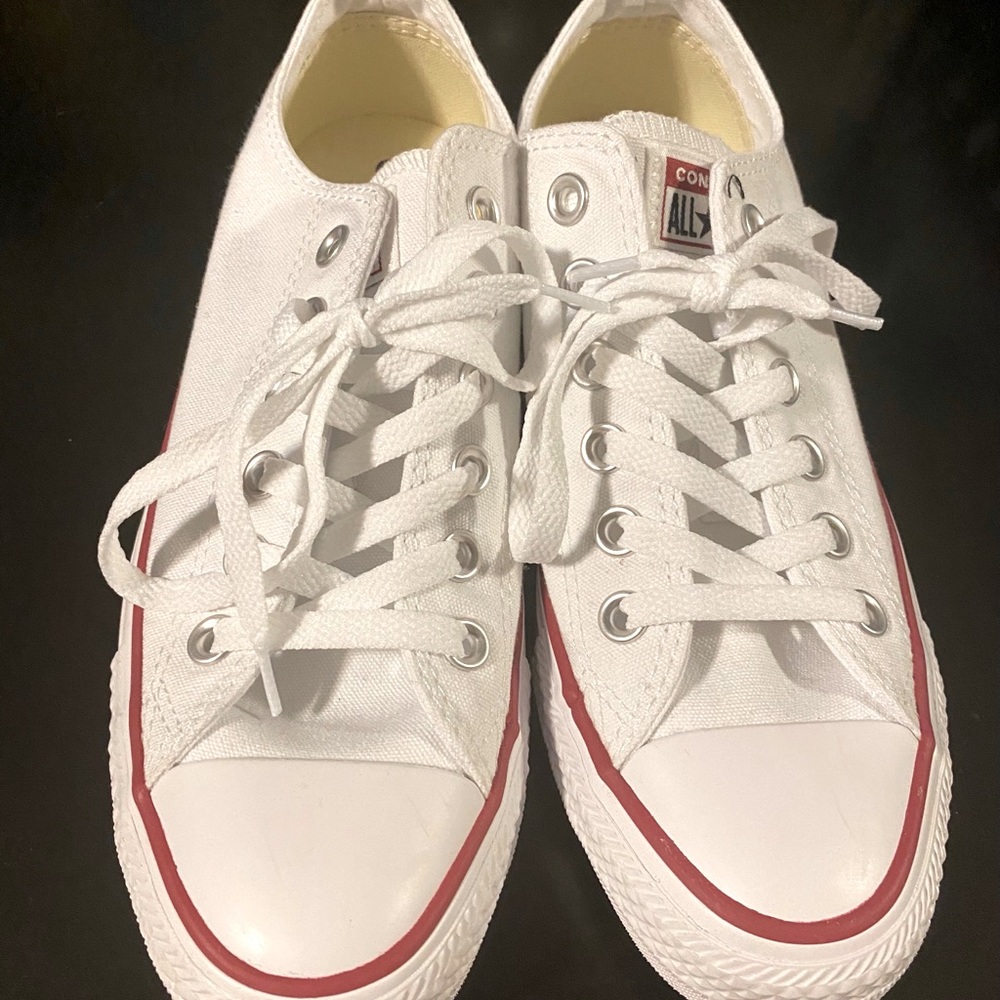 Brand new white Chuck Taylor Converse size: 7.5